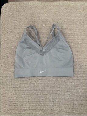 Nike Light Gray Seamless V‑Neck Sports Bra